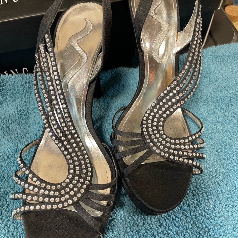 Nina size 8 EUC worn once Black Crystal Embellished Women's Evening Sandals